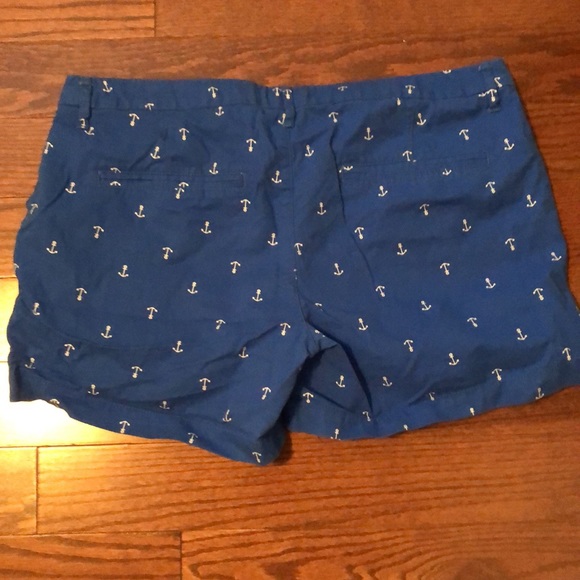 Women’s Shorts Size 12 - Picture 3 of 3